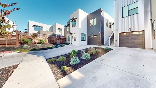 1 Bed 1 Bath Granny Unit! PGE Included - 1 Bed 1 Bath Granny House Unit! PGE Included