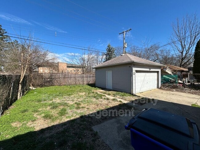 Photo - 101 E Bruce Ave