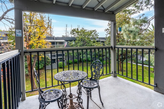1BR, 1BA - 577SF - Balcony