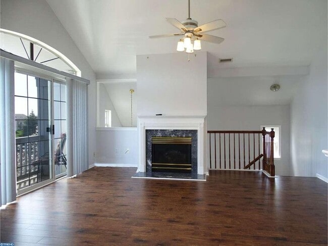 Photo - 202 Red Maple Ct