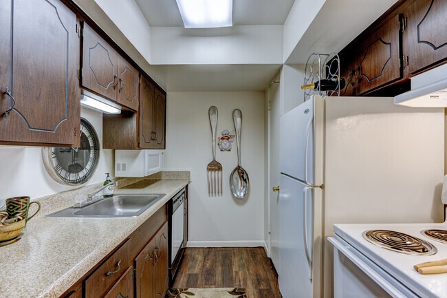 1BR, 1BA - 755SF - Kitchen
