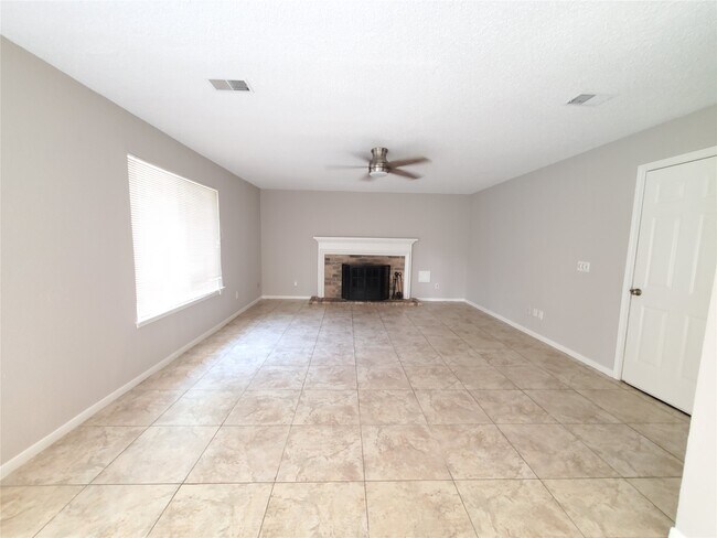 Photo - 3323 Green Fields Dr