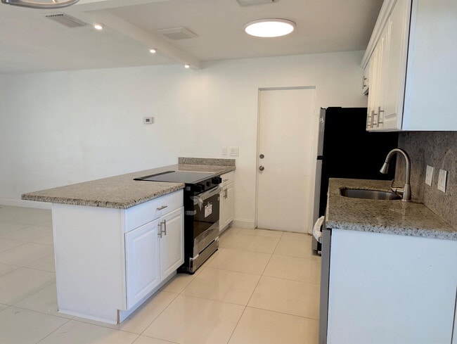 Photo - 111 NW 31st Ct