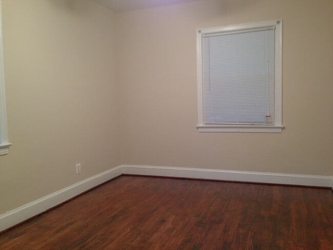 Photo - 4023 9th St NE Unit 4