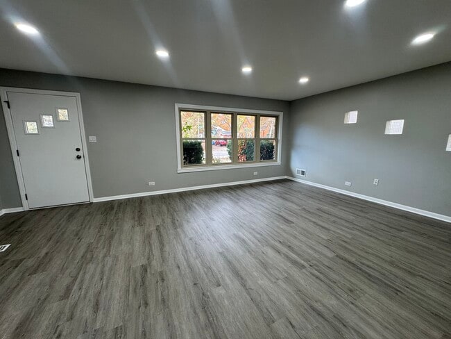 Photo - 5651 W 97th St