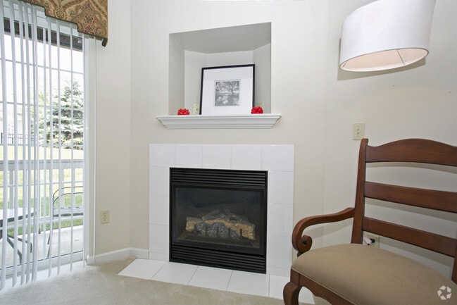 Living Area - The Cove at Avon Lake