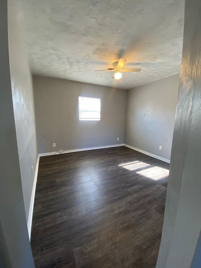 Photo - MAR3003#-PR BK HOLD POI Unit MAR3003#1-PR