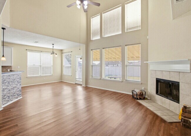 Photo - 4 Bedrooms, Soaring Ceilings, Office, Game Room & Community Pool