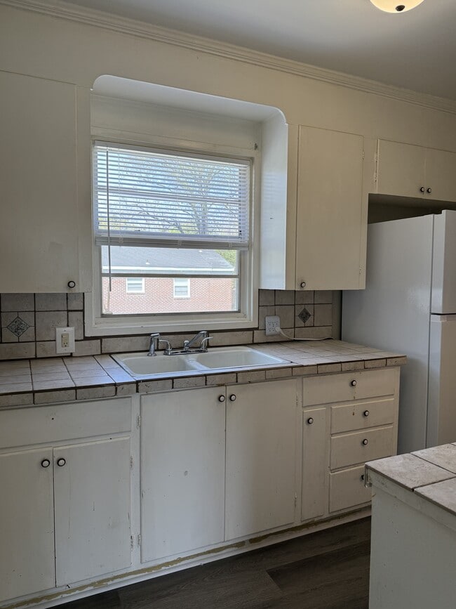 Building Photo - 127 Crestview Dr Unit Apt 3