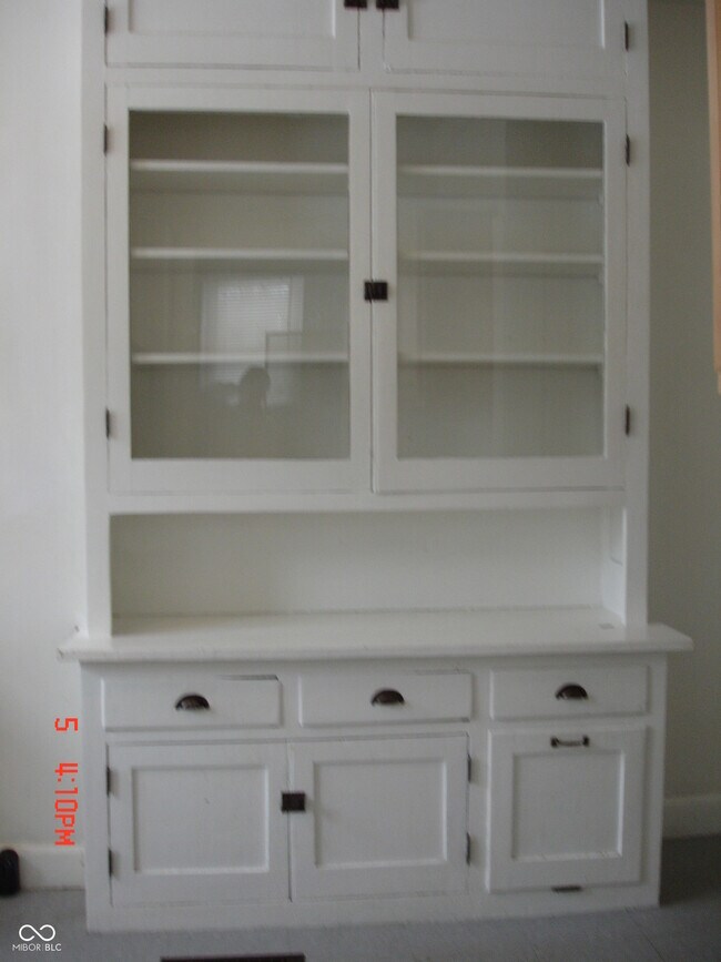 Photo - 417 W 41st St