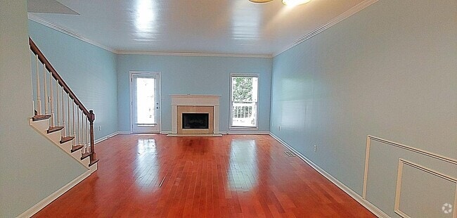 Building Photo - Spacious 2 Bedroom, 2.5 Bathroom Townhome ...