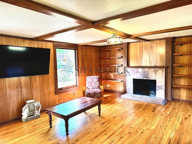Photo - 2400 Lindsey Hollow Rd