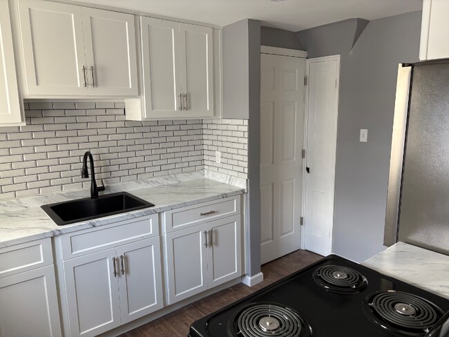 136 Kenview Ave Unit Left