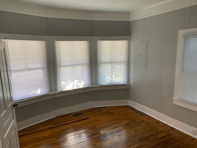 Photo - 1611 Castle St