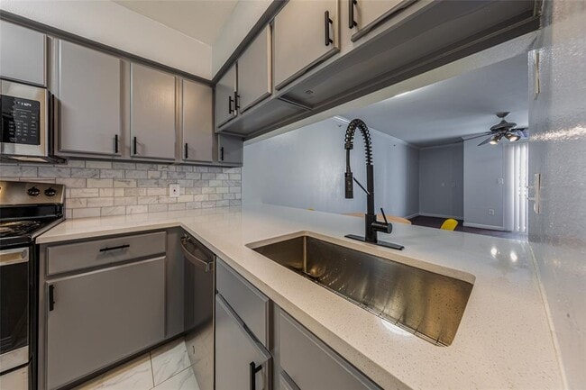 Building Photo - 501 W 26th St Unit 103 Rental