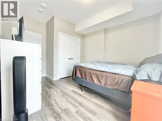 Photo - 60 Charles St W Unité 1403