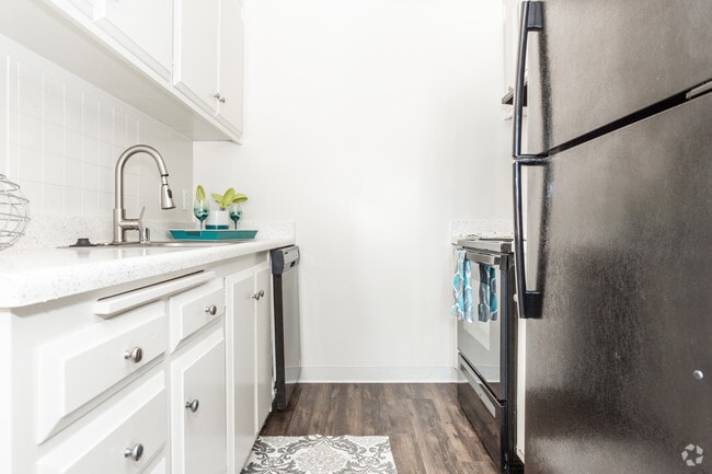 1BR,1BA-725SQ