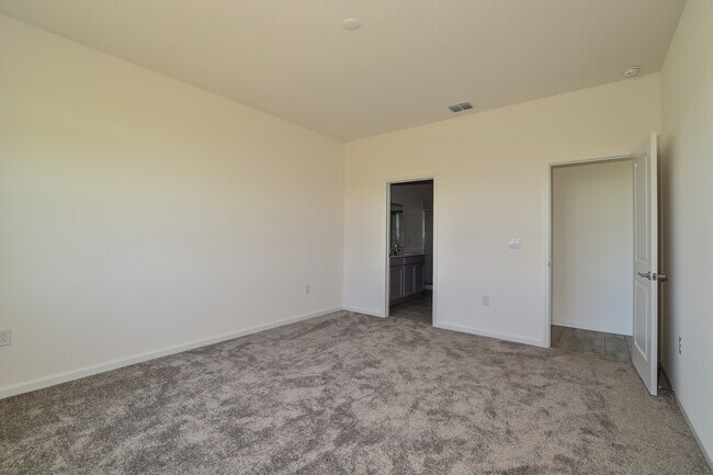 Photo - 33533 Sky Blossom Cir, Leesburg, FL