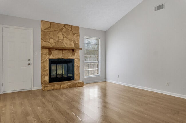 Photo - Spacious 3 bedroom, 2 bathroom House