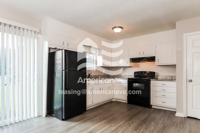 Photo - 229 W Canterbury Dr