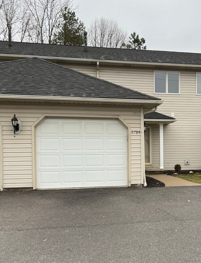 Remodeled 3 Bedroom 2 Bath Condo - Remodeled 3 Bedroom 2 Bath Condo