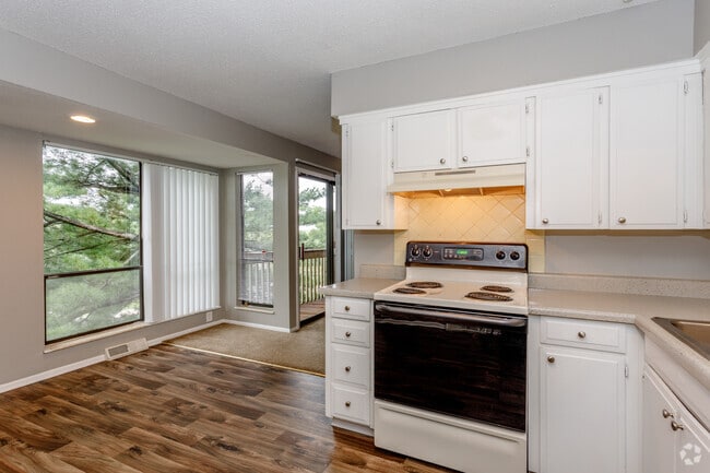 2BR, 1.5BA - 945 SF