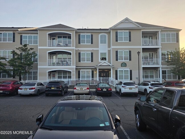 Building Photo - 625 Sloan Ct Unit 625 Rental