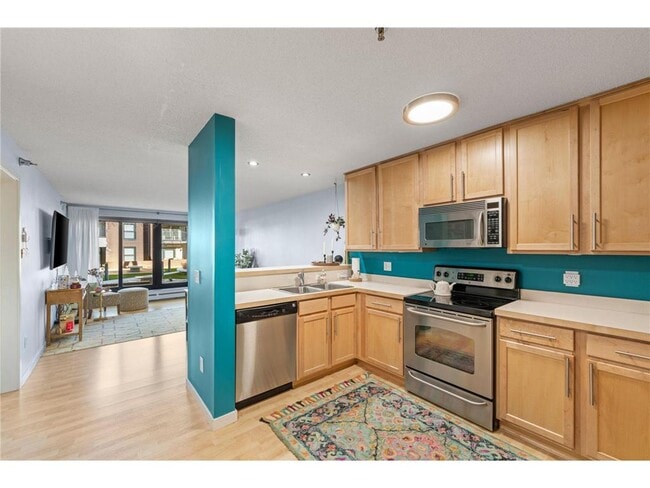 Building Photo - 48 Groveland Terrace Unit B103