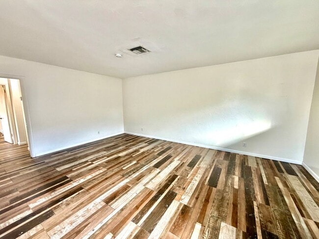 Photo - 1821 N 17th Ct