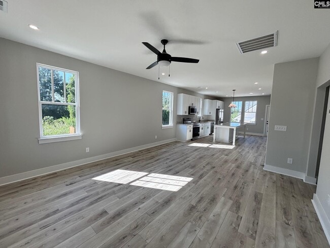 Photo - 2703 Clark St