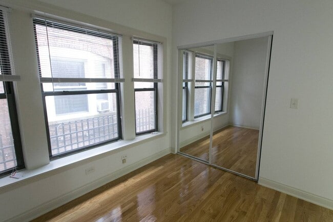 Photo - 5400-5408 S. Ingleside Avenue