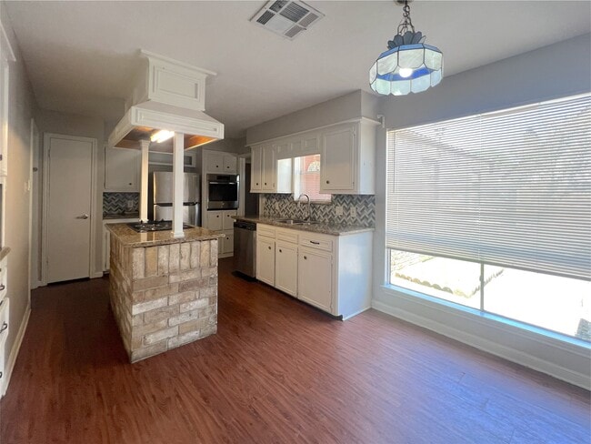 Photo - 234 Wickhamford Way