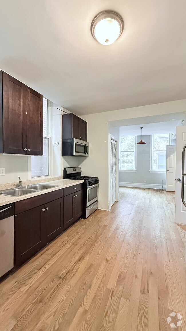 Building Photo - 2104 S Washtenaw Ave. Unit 1R Rental