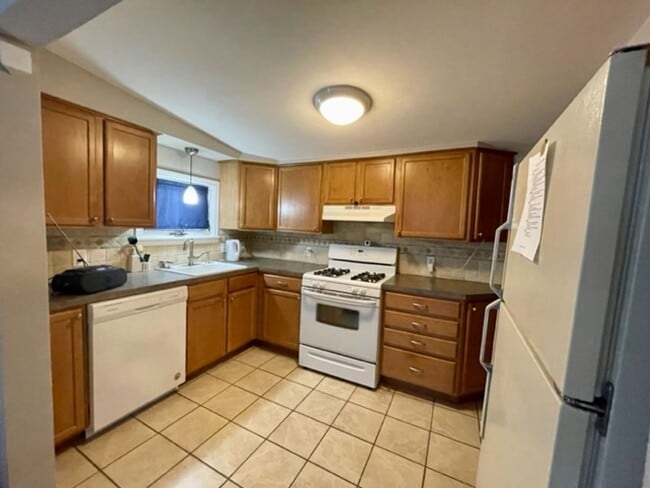 Charming 2-Bedroom Home in Godwin Heights ... - Charming 2-Bedroom Home in Godwin Heights ...