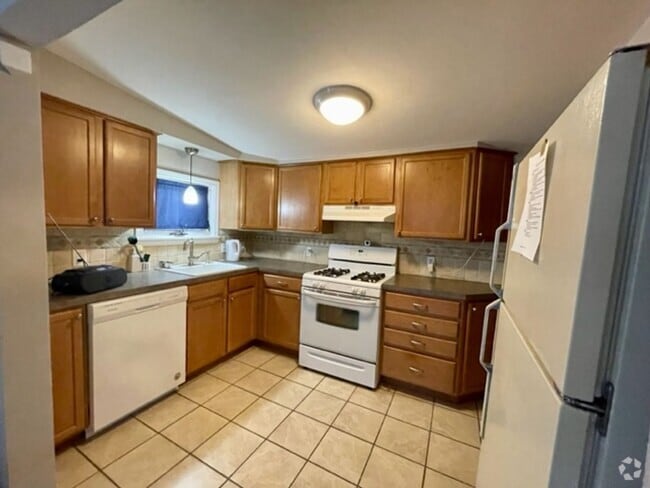 Building Photo - Charming 2-Bedroom Home in Godwin Heights ...