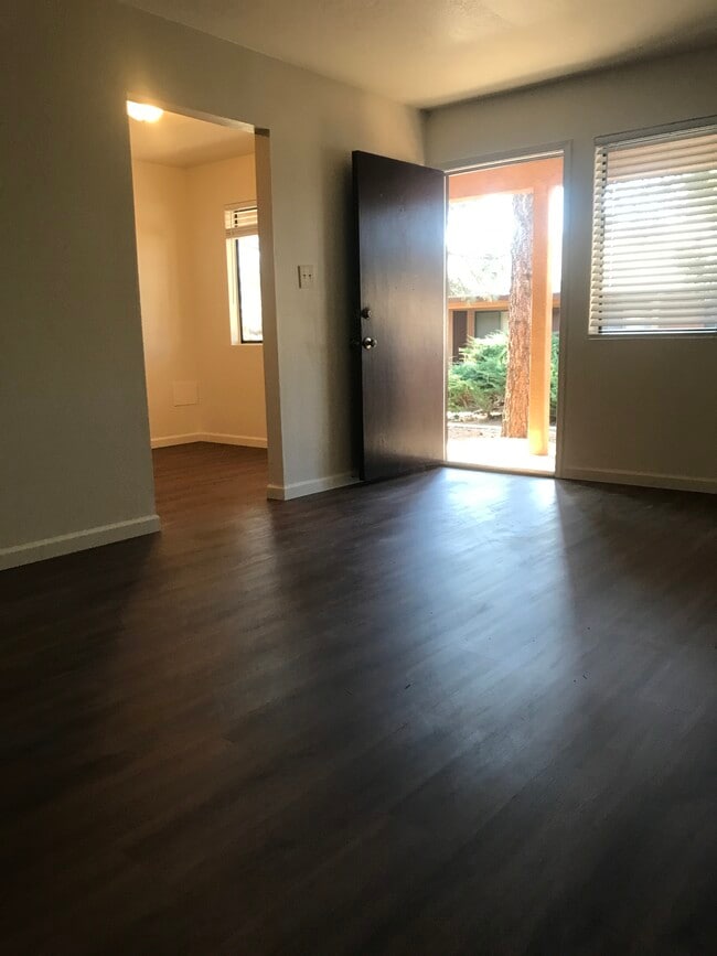 Building Photo - 633 Kingman Ave Unit A Rental