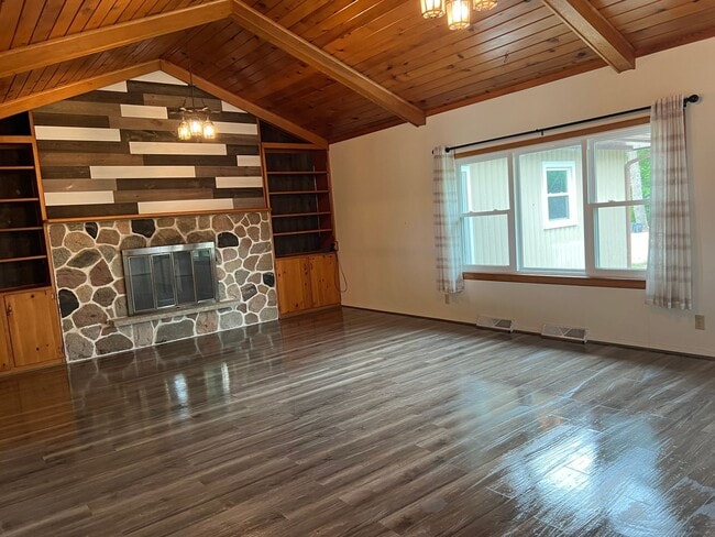 Photo - W210N11785 Hilltop Dr Unit W210N11785 Hilltop Dr - Upper