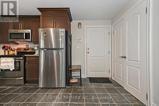 Photo - 916 Scarlett Rd