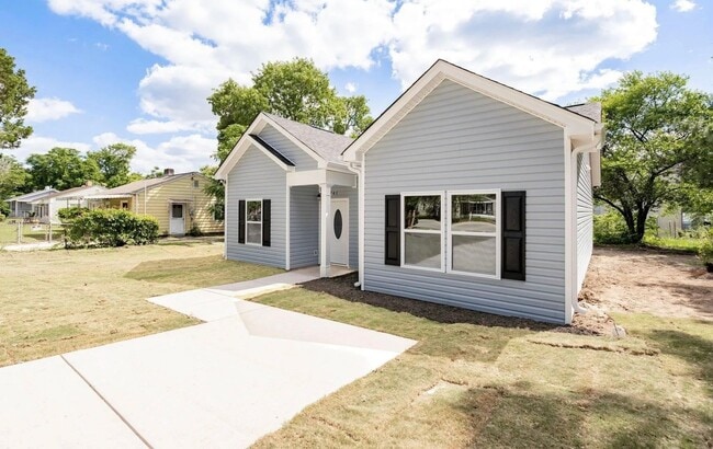 Photo - Newer 3 Bedroom, 2 Bath in Northeast Columbia- Available March 2026!