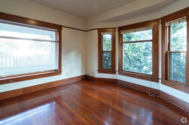 Building Photo - 419 Cedar Ave Rental