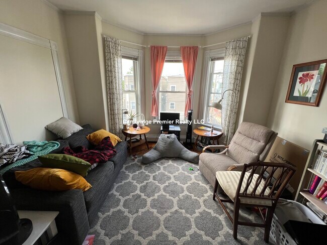 Building Photo - 392 Washington St Unit 3 Rental