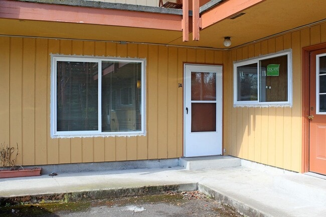 Building Photo - 930 SW Gibbs St Rental