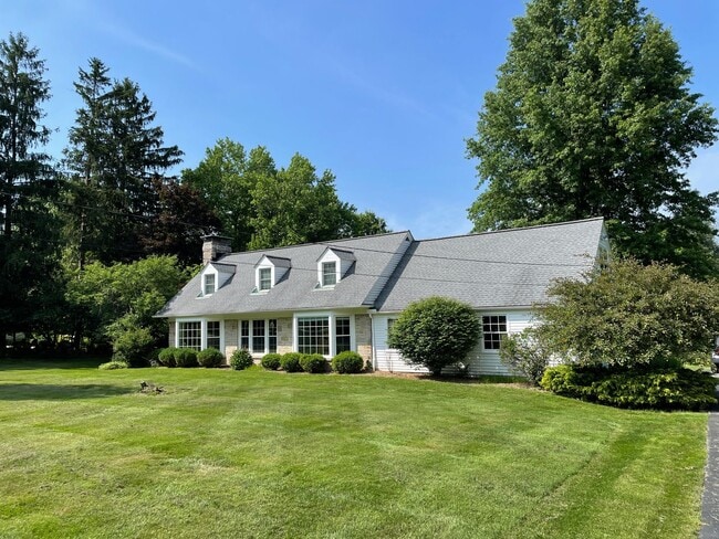 Building Photo - Charming Cape Cod Retreat on Expansive Gro... Rental