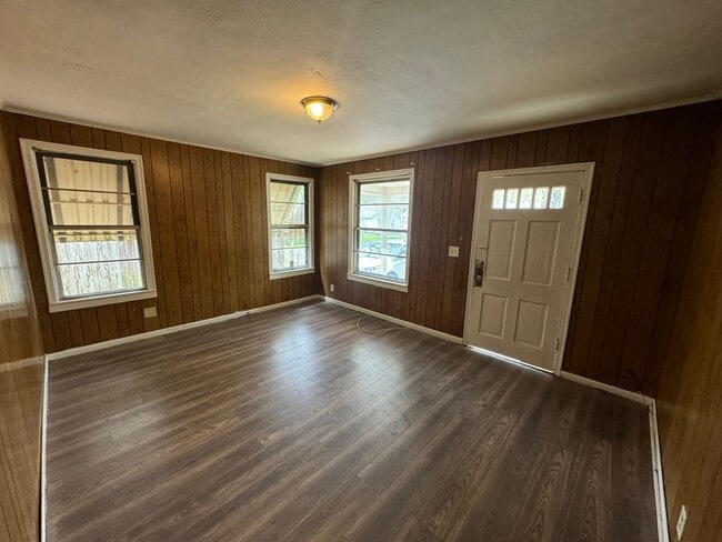 Photo - Spacious 3 Bedroom Home