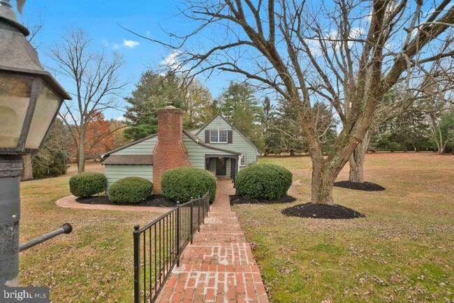 Photo - 3839 Blenheim Rd