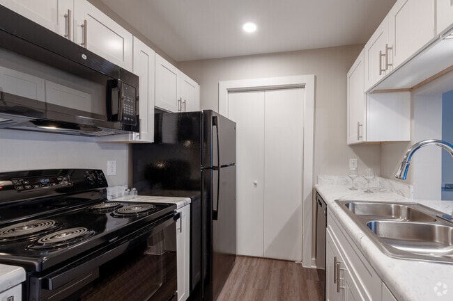 1BR, 1BA - 550SF - Kitchen