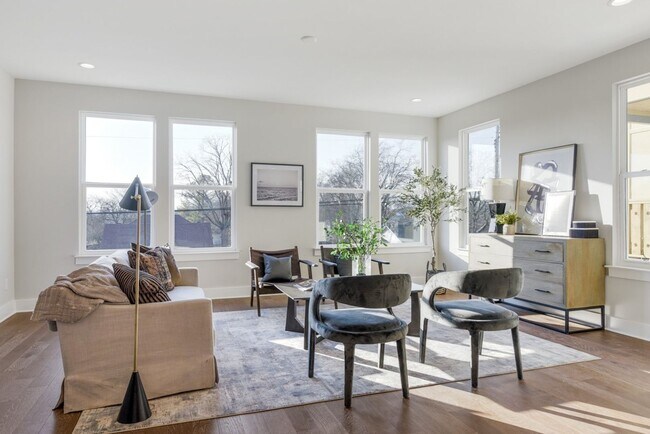 Photo - Beautiful Charlotte Park Townhome With Two Car Garage