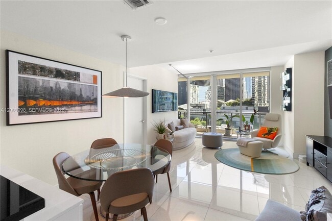 Photo - 92 SW 3rd St Unidad 1202