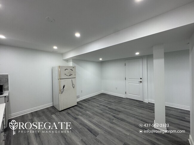 Photo - 2-Bedroom Basement Apartment with Parking & Private Outdoor Space – Brampton Unité 2