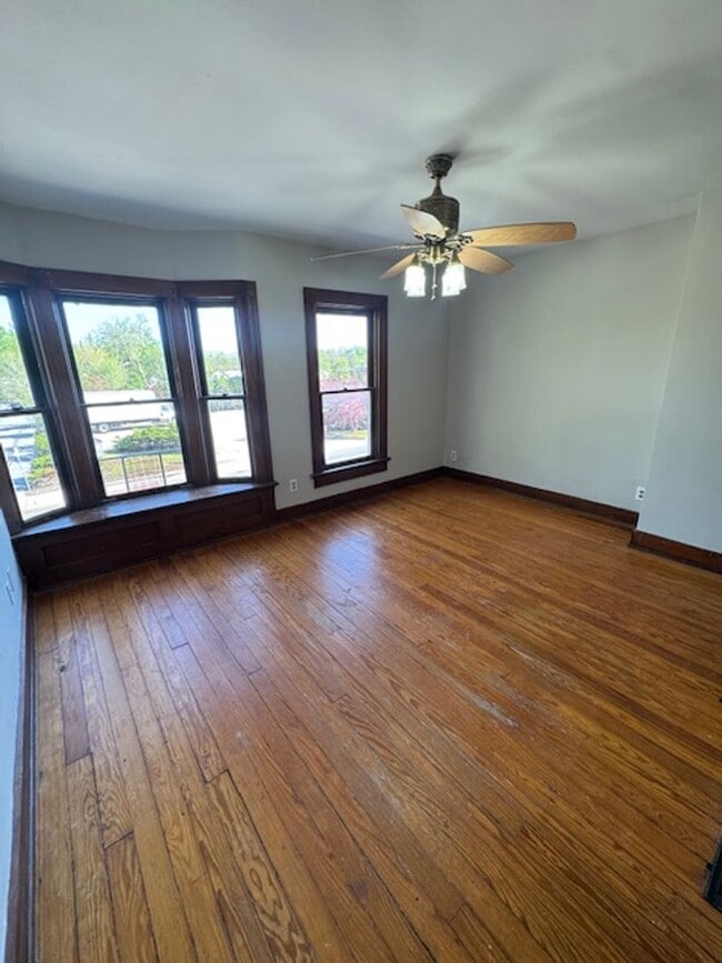 Photo - 901 W Main St